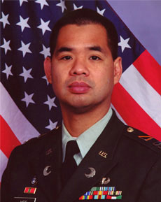 Chaplain James Yee photo